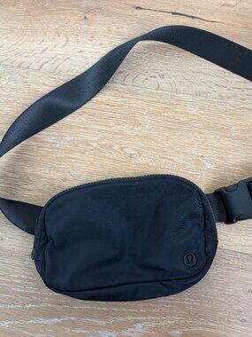 Lululemon Everywhere Belt Bag 1L Black